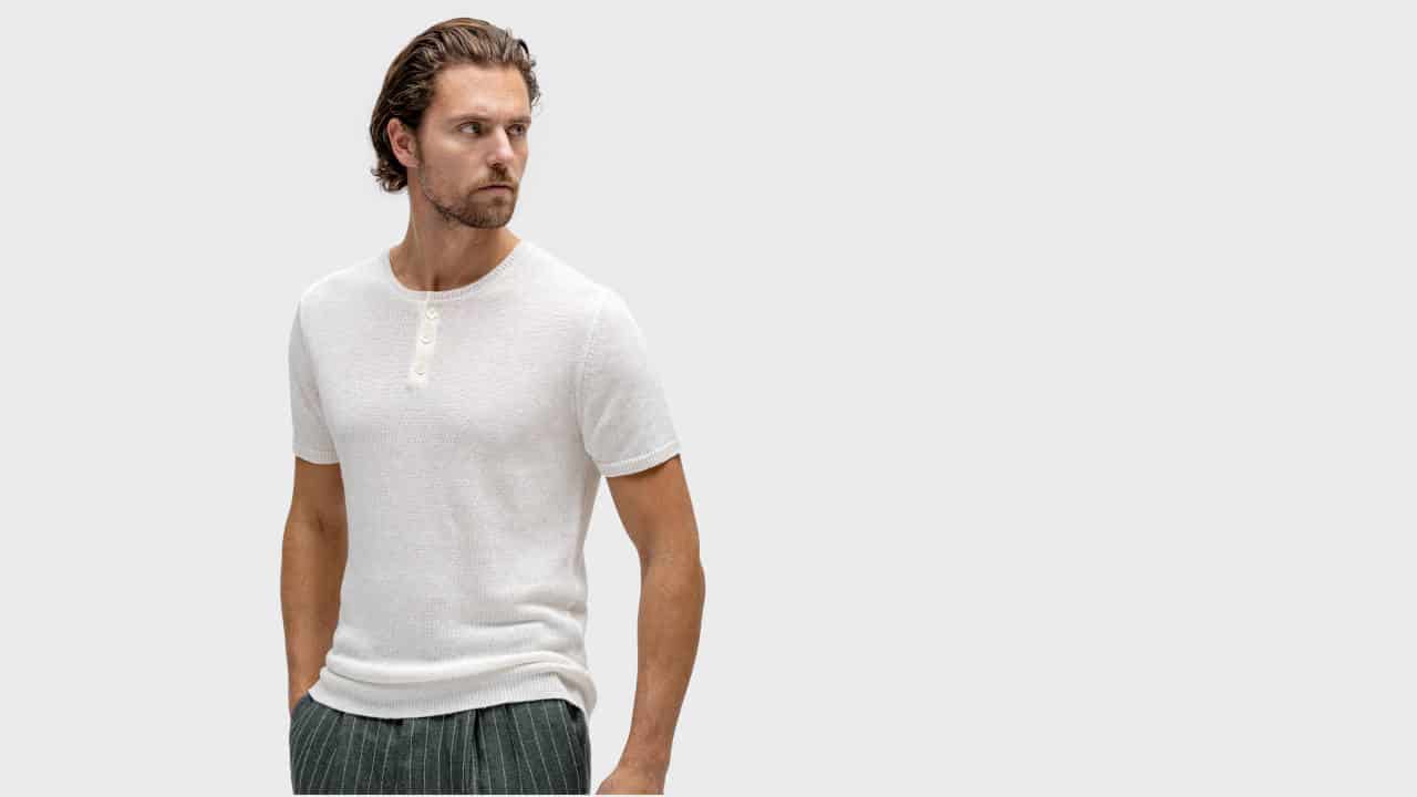 Strick-Shirt-weiss Modetrends Frühling Sommer: Bequemer Sommerlook - Schnitte sind beim Anzug wieder lockerer